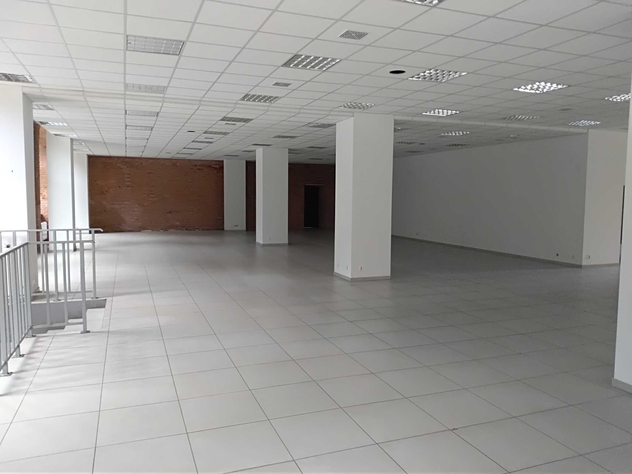 Bardzo Duża i Odrestaurowana Powierzchnia Usługowa - Pl. Zwycięstwa 2