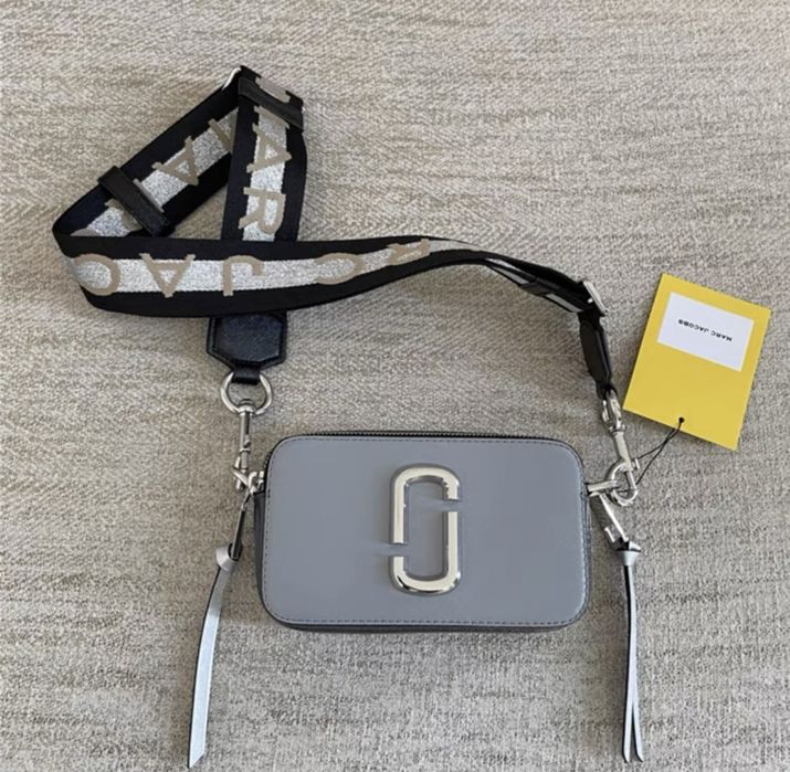 Marc Jacobs snapshot szara