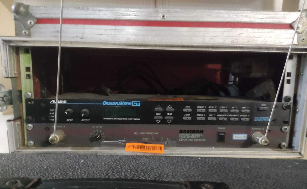 Coluna PEAVEY Renown 400/ALESIS GT Concert