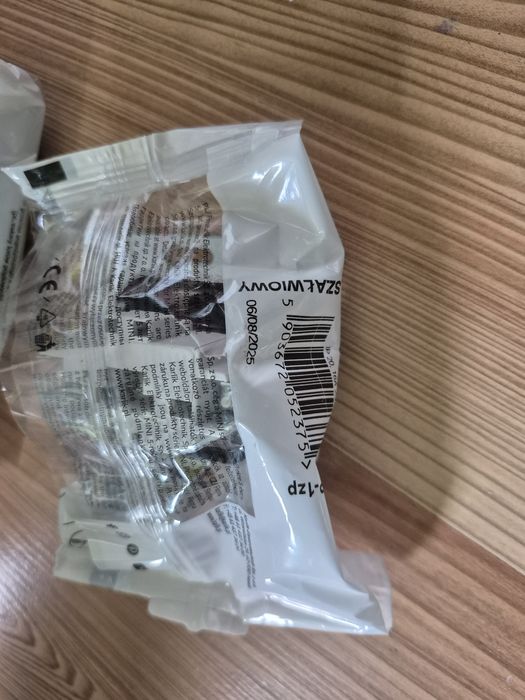 Karlik Trzy gniazda pojedyncze z ramką okrągłą seria MINI kolor szałwi