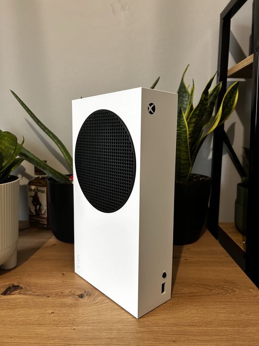 Xbox series s + 2 pady