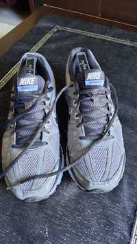 Buty sportowe firmy NIKE