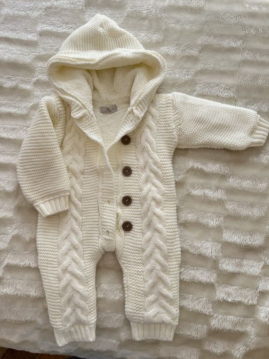 Демісезонний комбінезон для немовляти