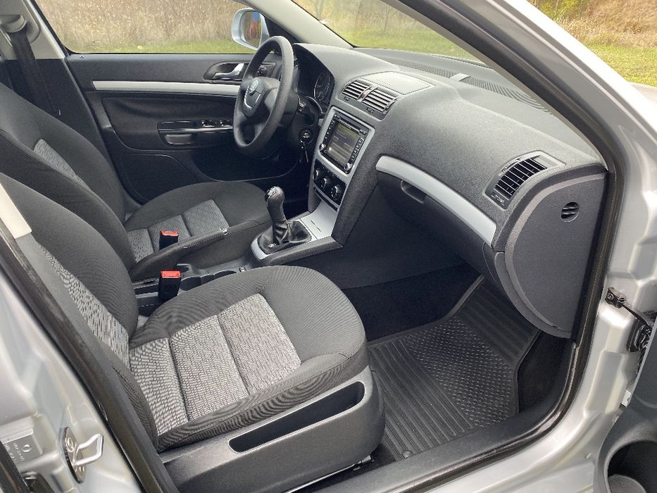 Офіційна Skoda Octavia 1.6 2010 рік