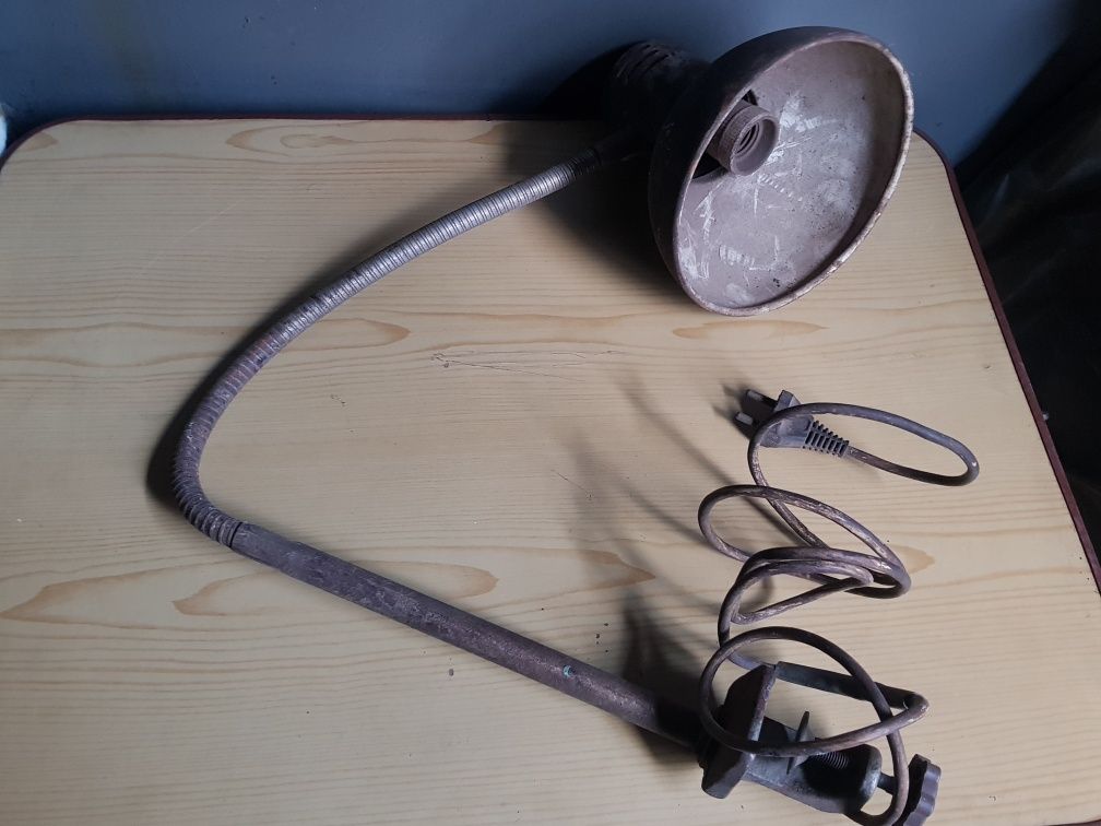 Stara Metalowa Lampa Warsztatowa Mocowana Do Stołu PRL Vintage