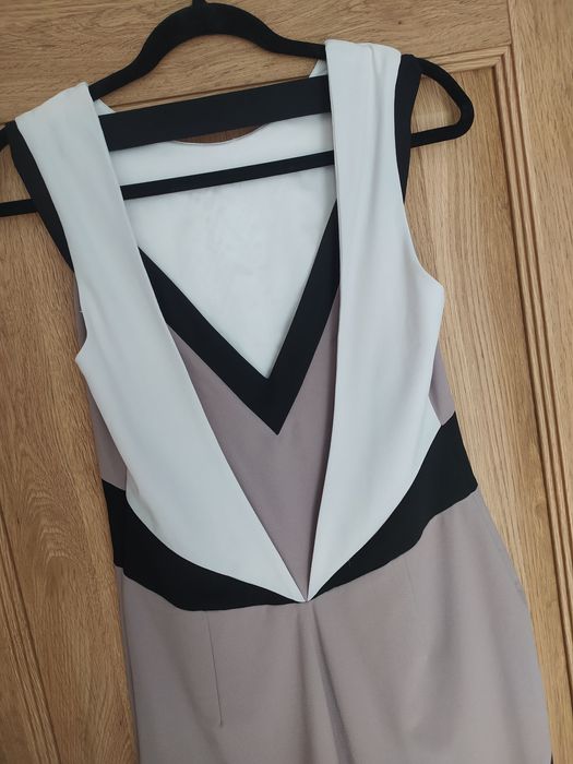 Sukienka wyszczuplająca werehouse 38/40 M/L plecy dopasowana