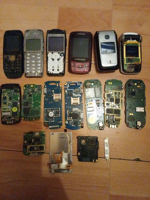 Платы от старых мобильных телефонов
