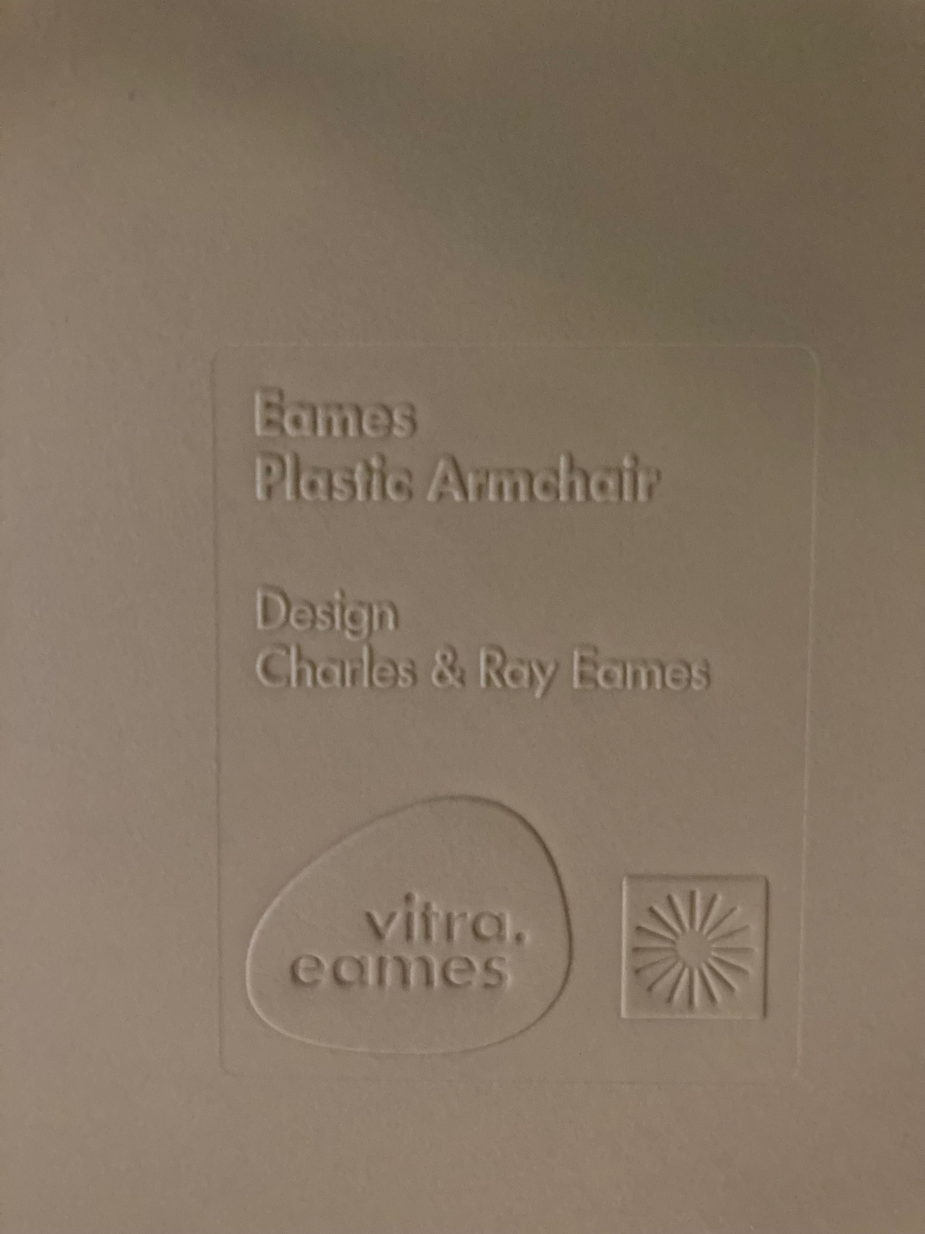 Cadeira original verde Charles & Ray Eames da Vitra para venda