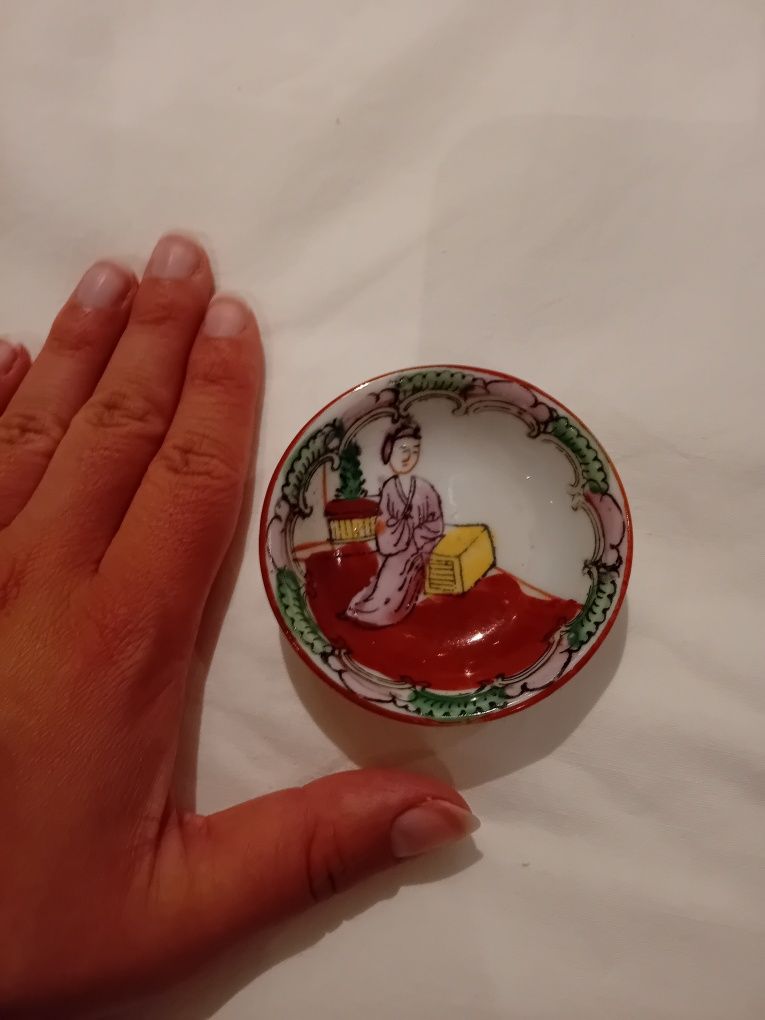 Peça decorativa com motivos japoneses