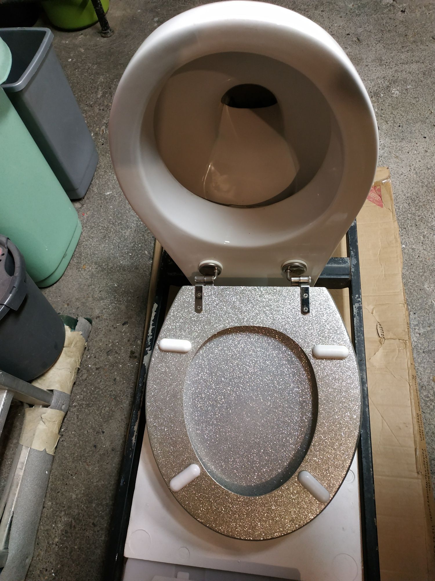 Toaleta WC miska podwieszana KOŁO ze stelażem ROCA