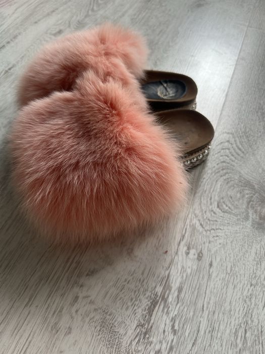 Różowe kapcie z futerkiem – styl i wygoda w jednym!
