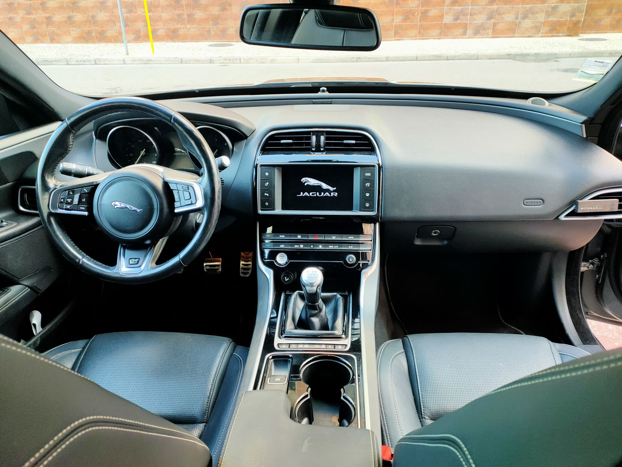 Jaguar Xe 2.0 D r-sport