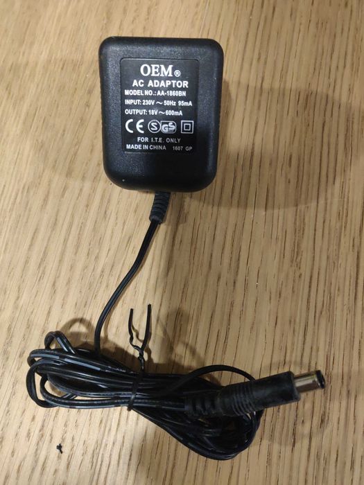 Carregador OEM, modelo AA-1860BN