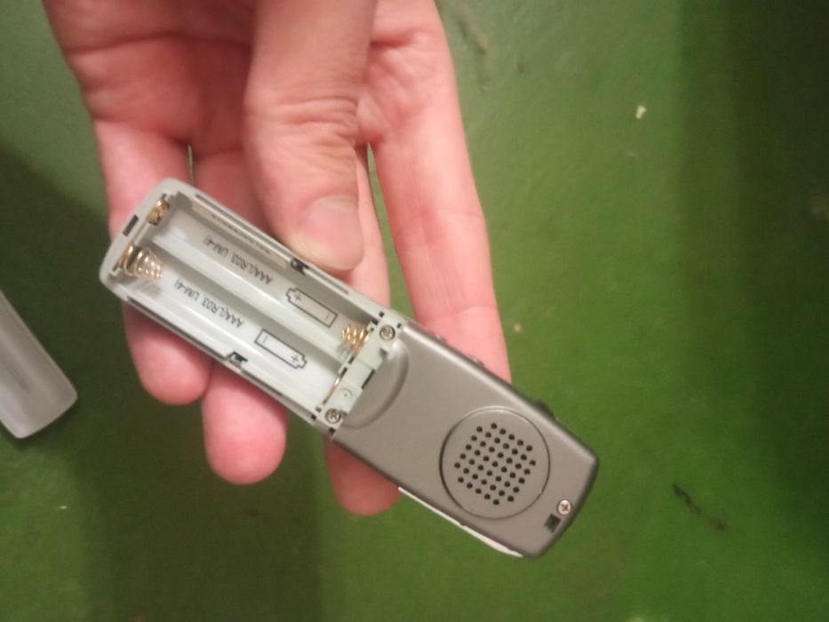 Диктофон на батарейці