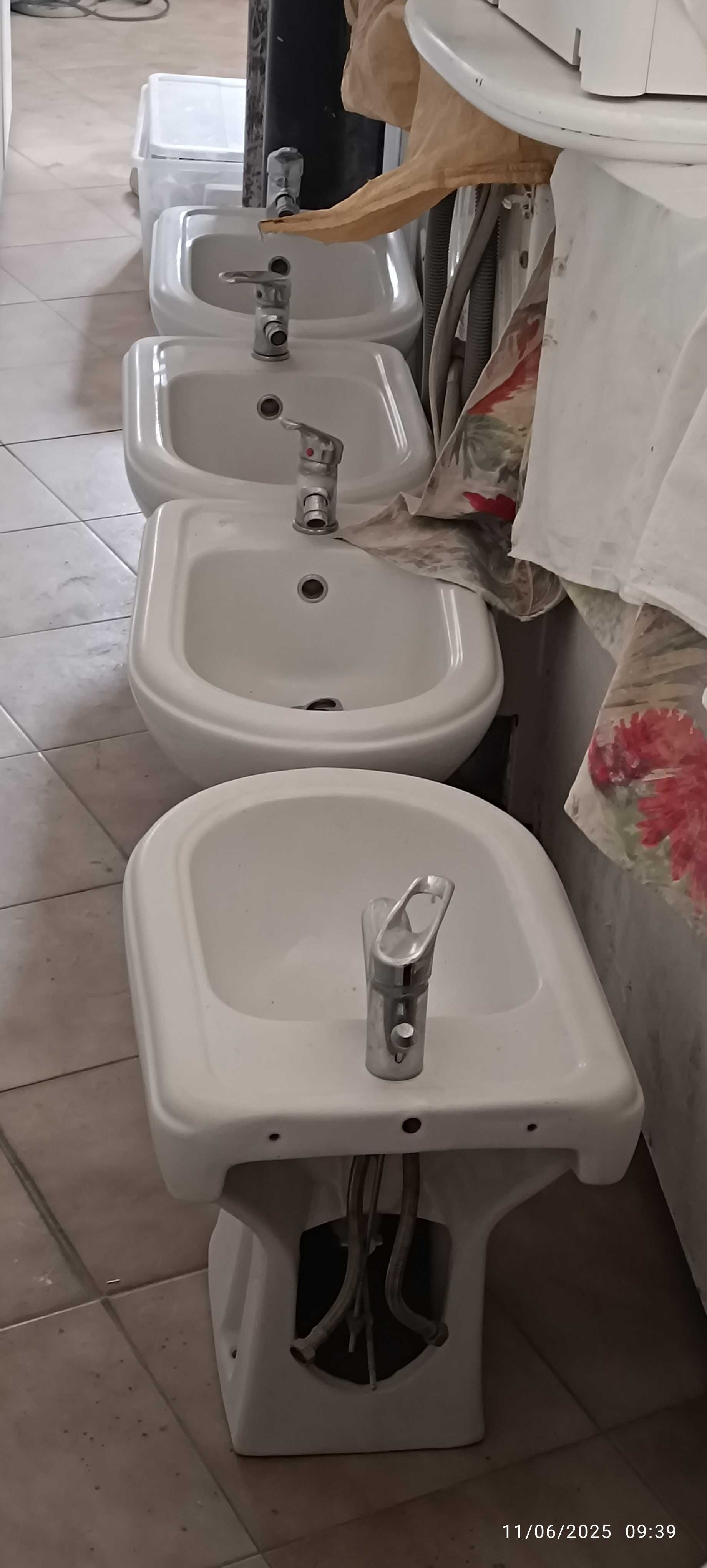 4 Sanitas e 6 bidés, marca Indusa
