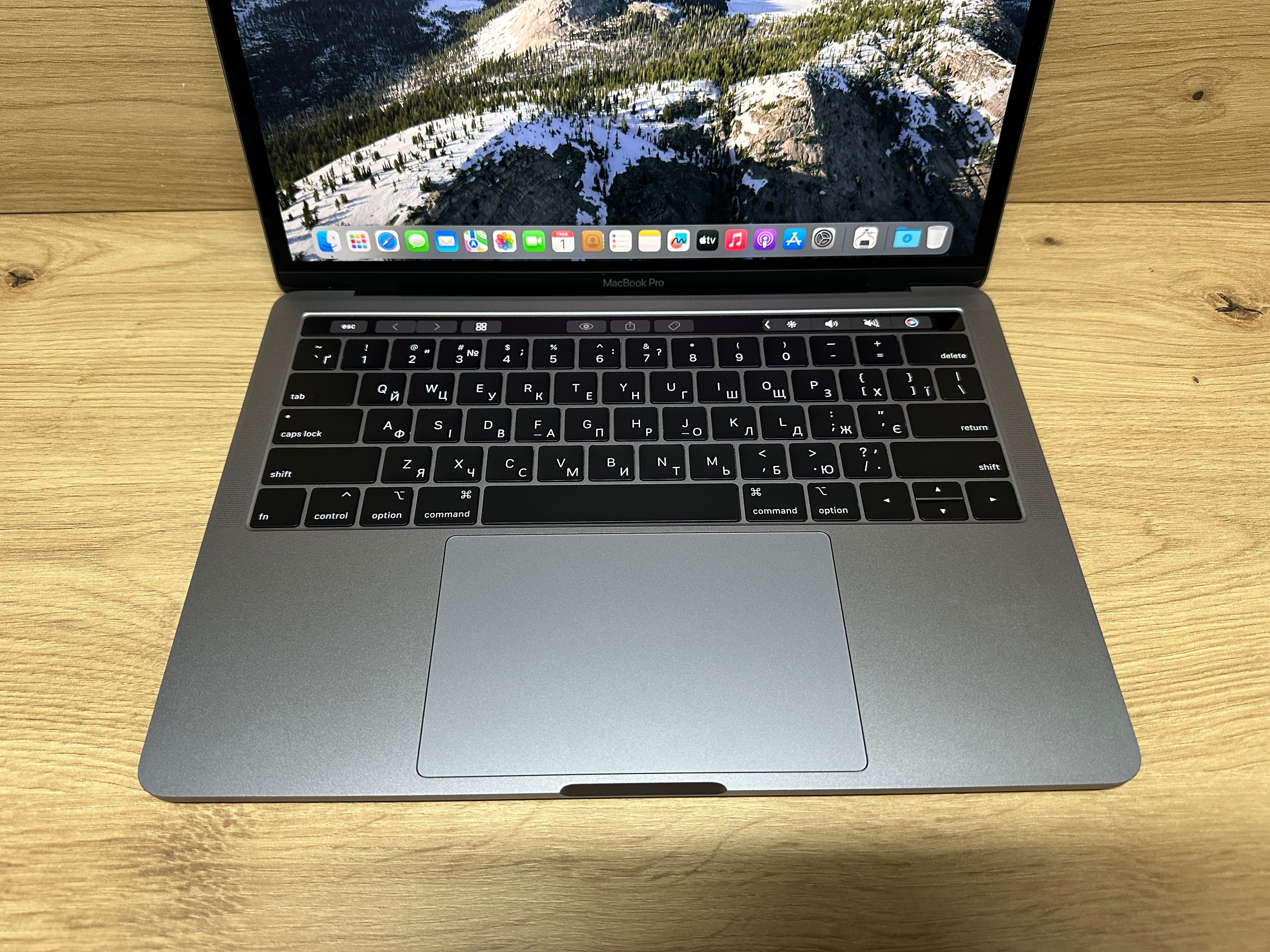 Apple MacBook Pro 13'' 2019 Touch Bar 2,8GHz i7 16gb 512 SSD  Вітрина