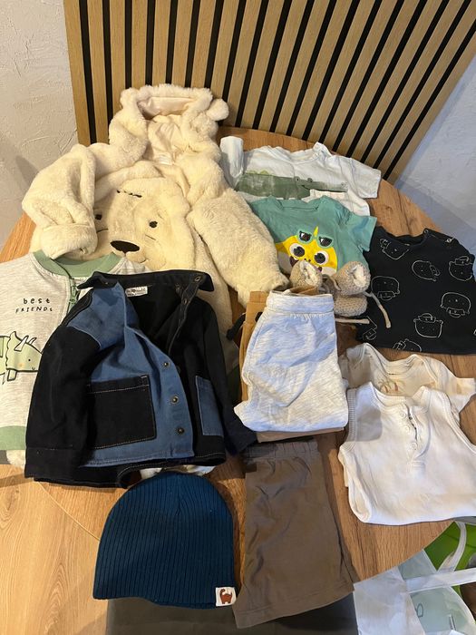 Ubranka chłopięce w rozmiarze 74