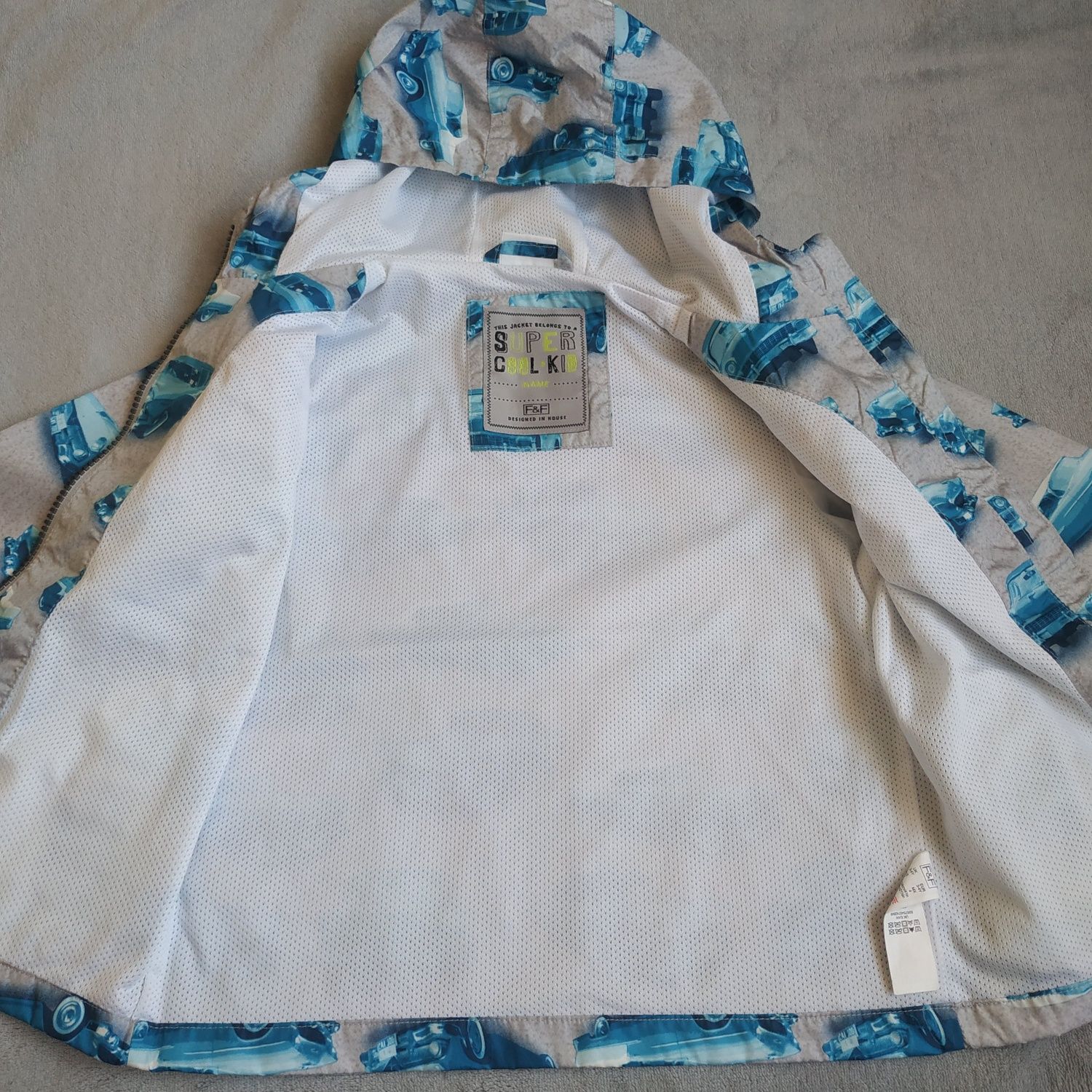 Kurtka F&F auta retro 3-4 lata