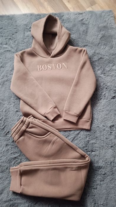 Nowy śliczny ciepły dres na 9 lat