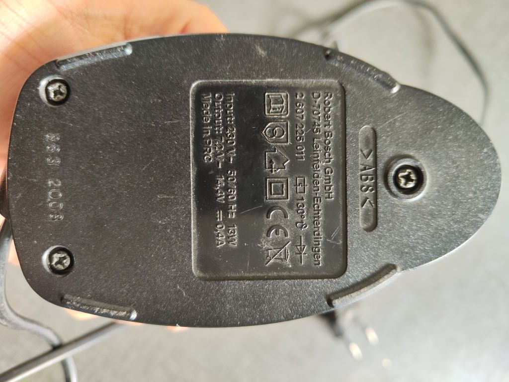 Wkrętarka Bosch PSR 14,4, uszkodzona tylko ładowarka