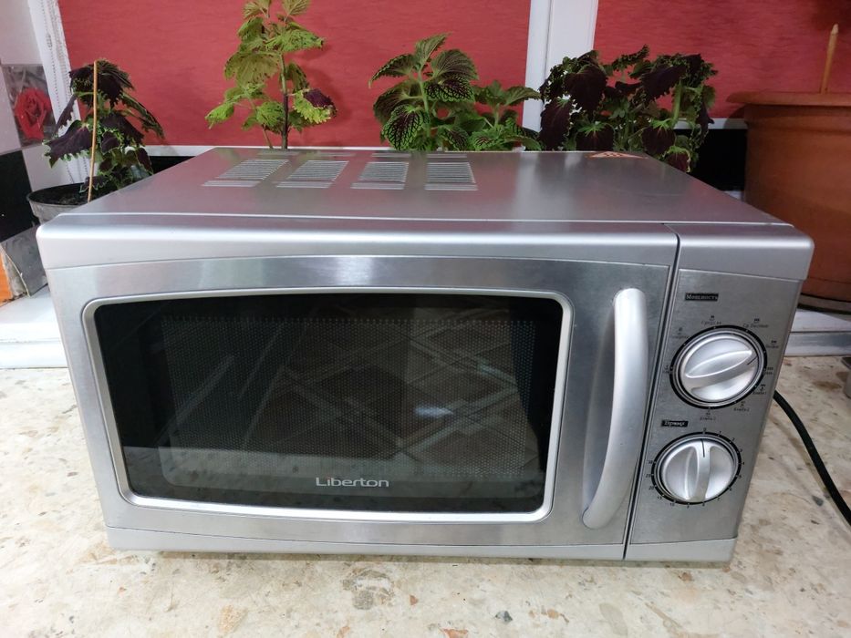 Микроволновка Liberton