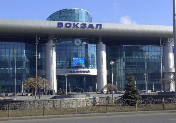 Подобово залізничний вокзал (2 хв), Ультрамарин, МВС. 8 Подобово залізничний вокзал (2 хв), Ультрамарин, МВС