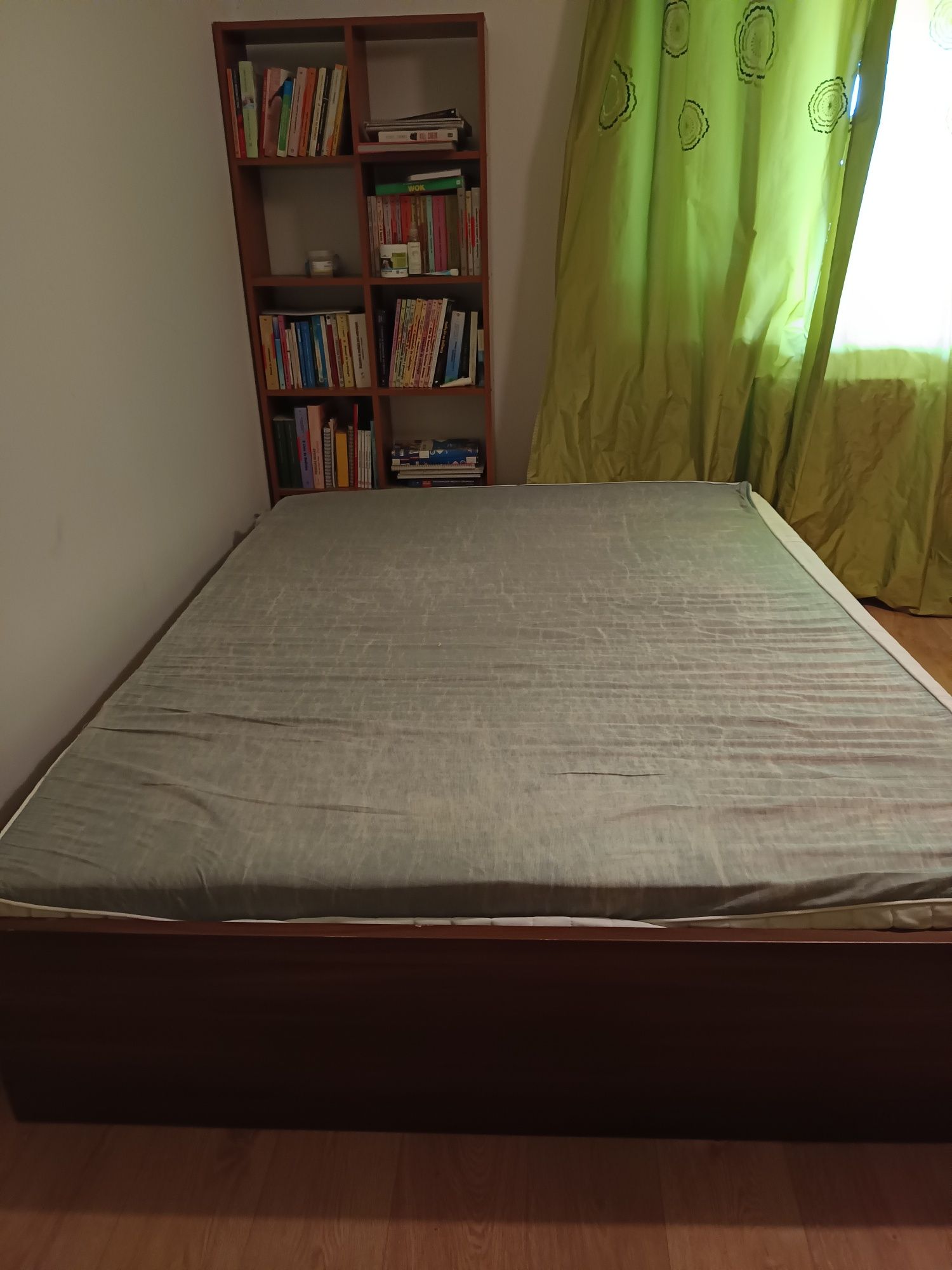Cama de casal completa com 4 gavetoēs venda urgente