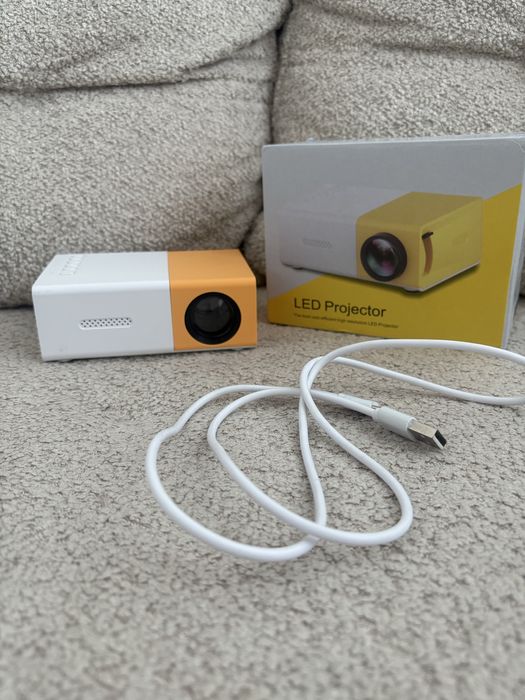 Проектор YG 300 читайте опис