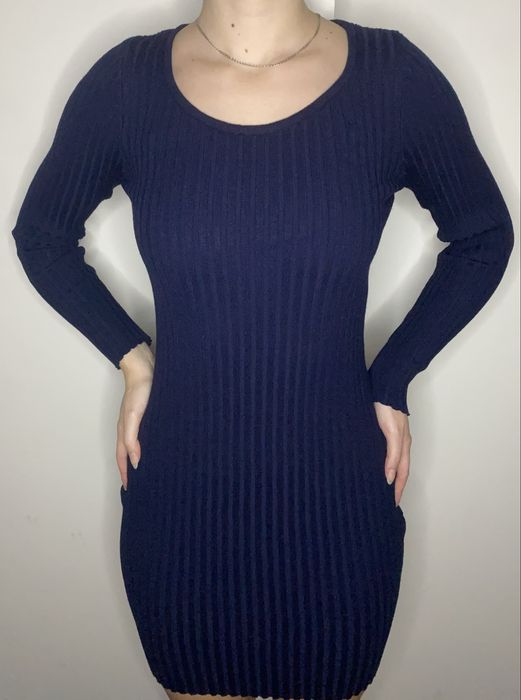 Granatowa prążkowana dzianinowa mini