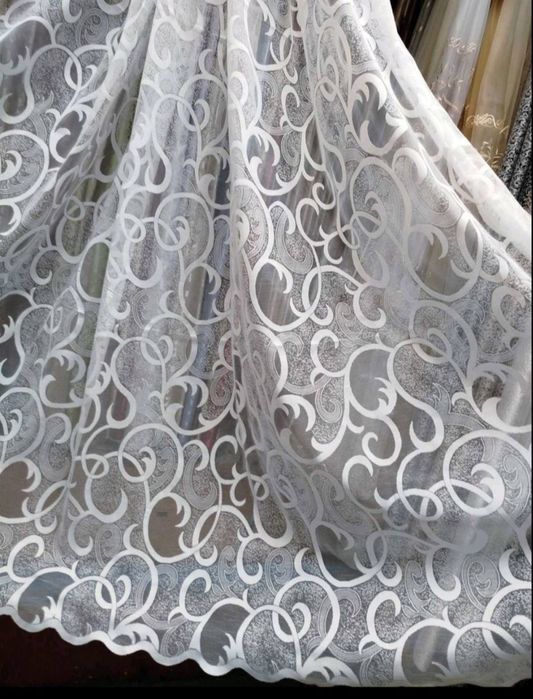 Відріз якісної, гарної, напівпрозорої тканини