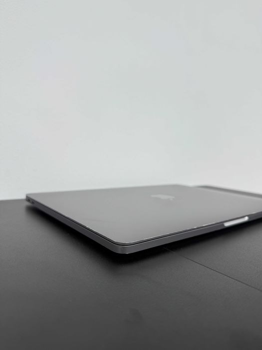 Macbook Pro 2017 (i5 /8gb /256 ssd)