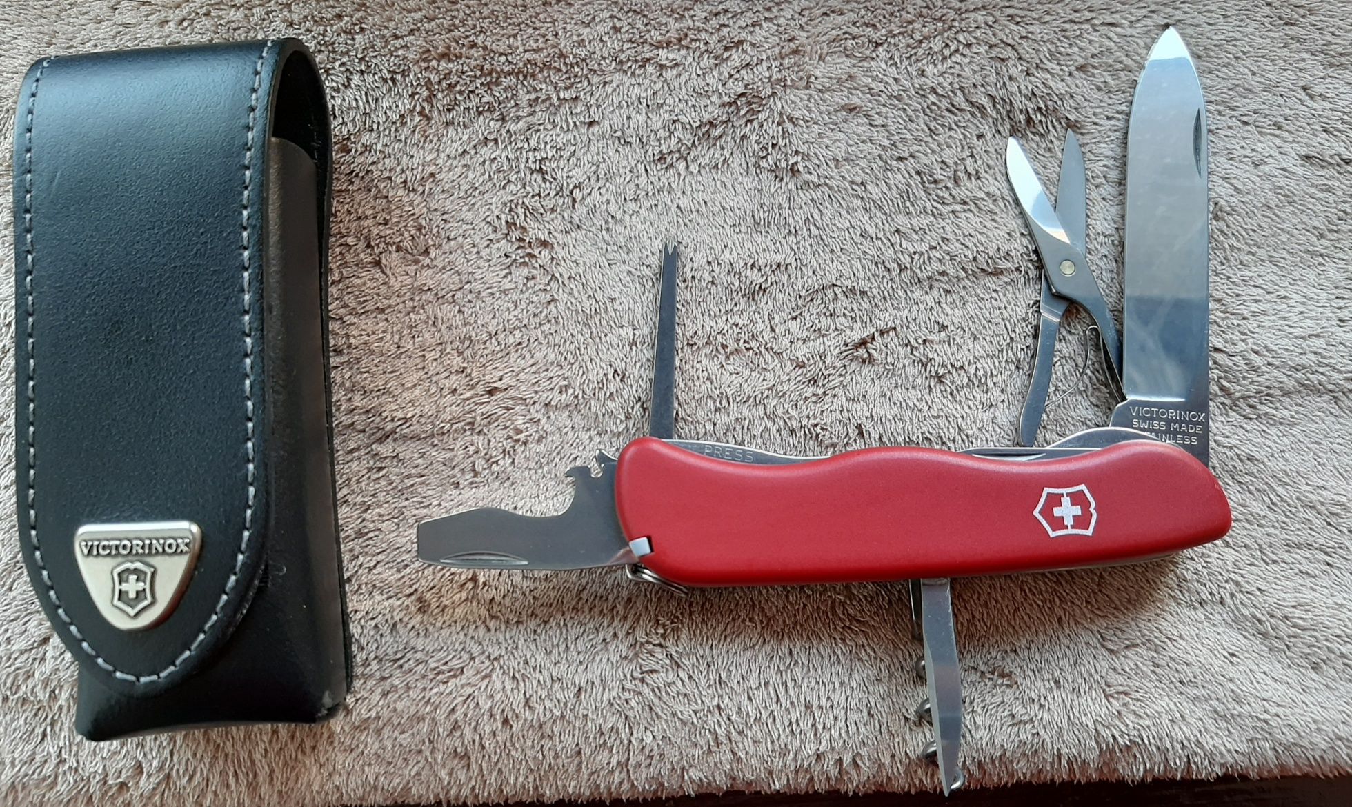 Продам швейцарский складной нож Victorinox Outrider б/у