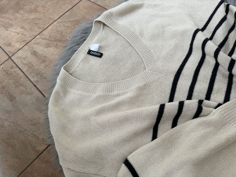 Sweter HM M wycięcie V