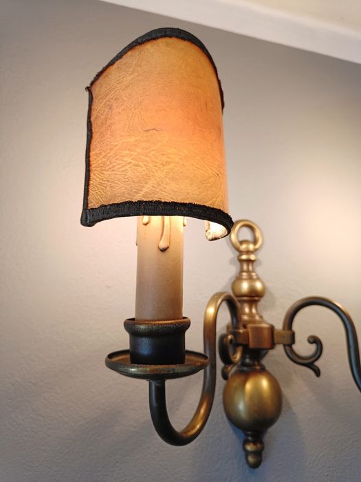 Kinkiet mosiężny świecznik z kloszami