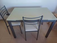 Mesa com 4 cadeiras