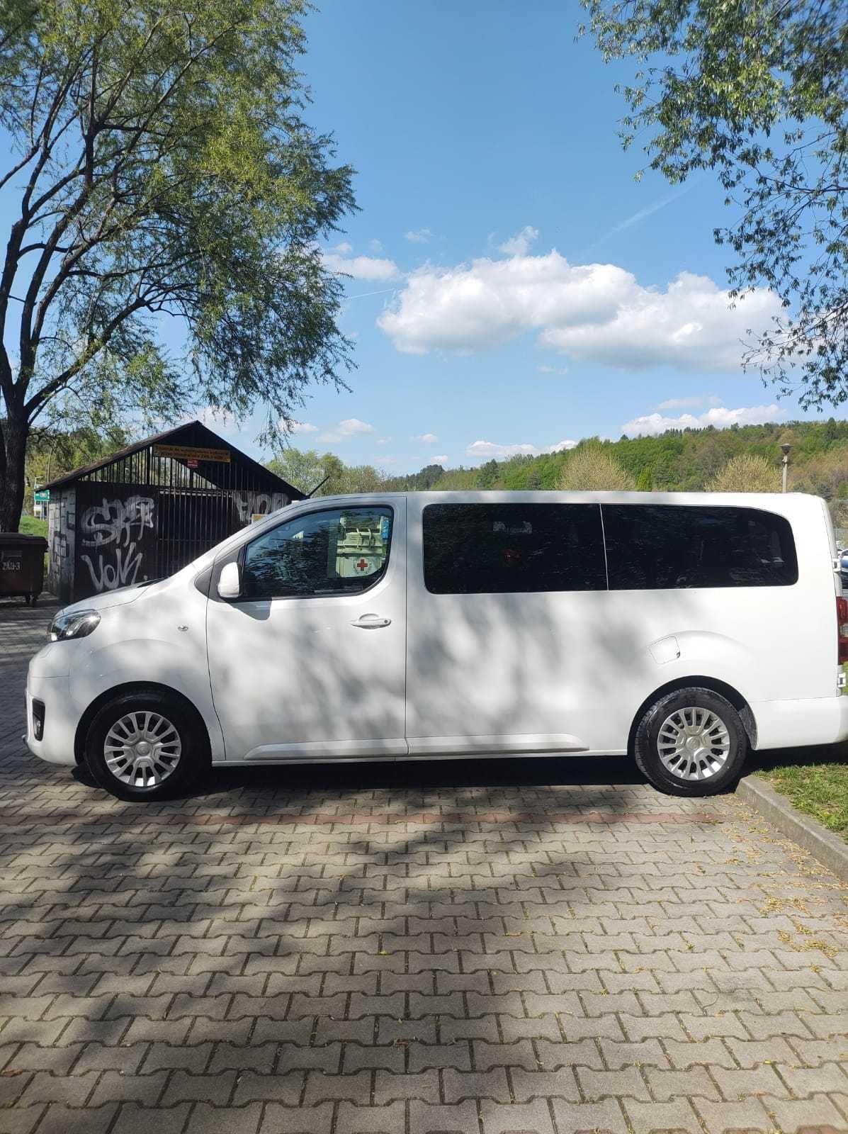 Wynajem busa 9 - osobowego