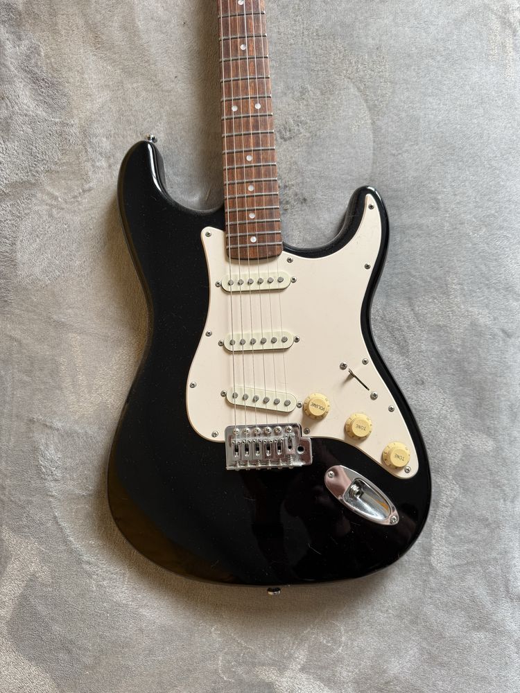 Squier Bullet Stratocaster | Czarna | HSS | Gitara Elektryczna