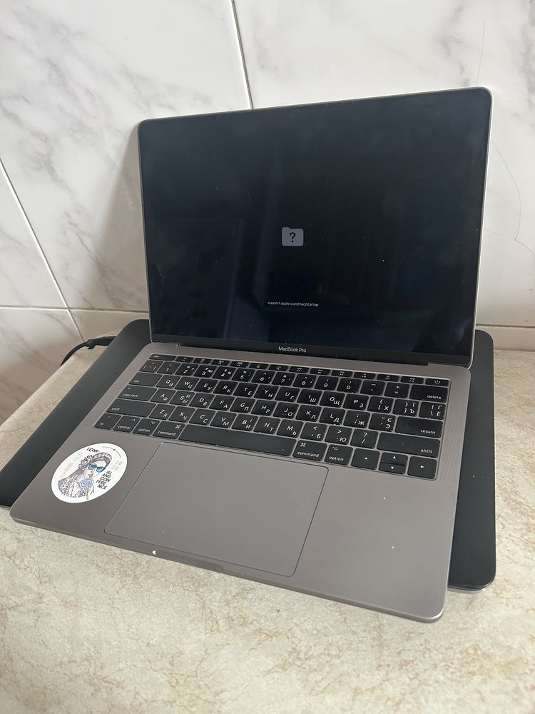 Macbook Pro 2017 8/128, под ремонт или запчасти
