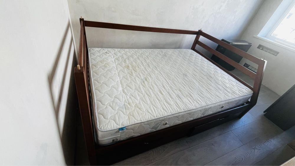 Продається двоспальне з другим ярусом  ліжко з матрасом