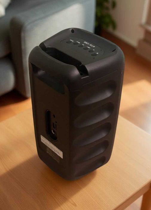 Крута портативна колонка з кольоровою підсвіткою та fm