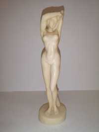 Figurka kobiety wykonana we Włoszech