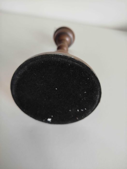 Metalowy toczony Brązowy świecznik z teksturowanym szkłem