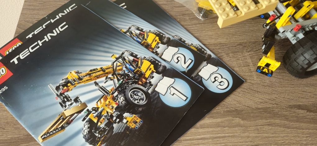 Власний вживаний LEGO Technic - 8295 Telescopic Handler 2008 рік