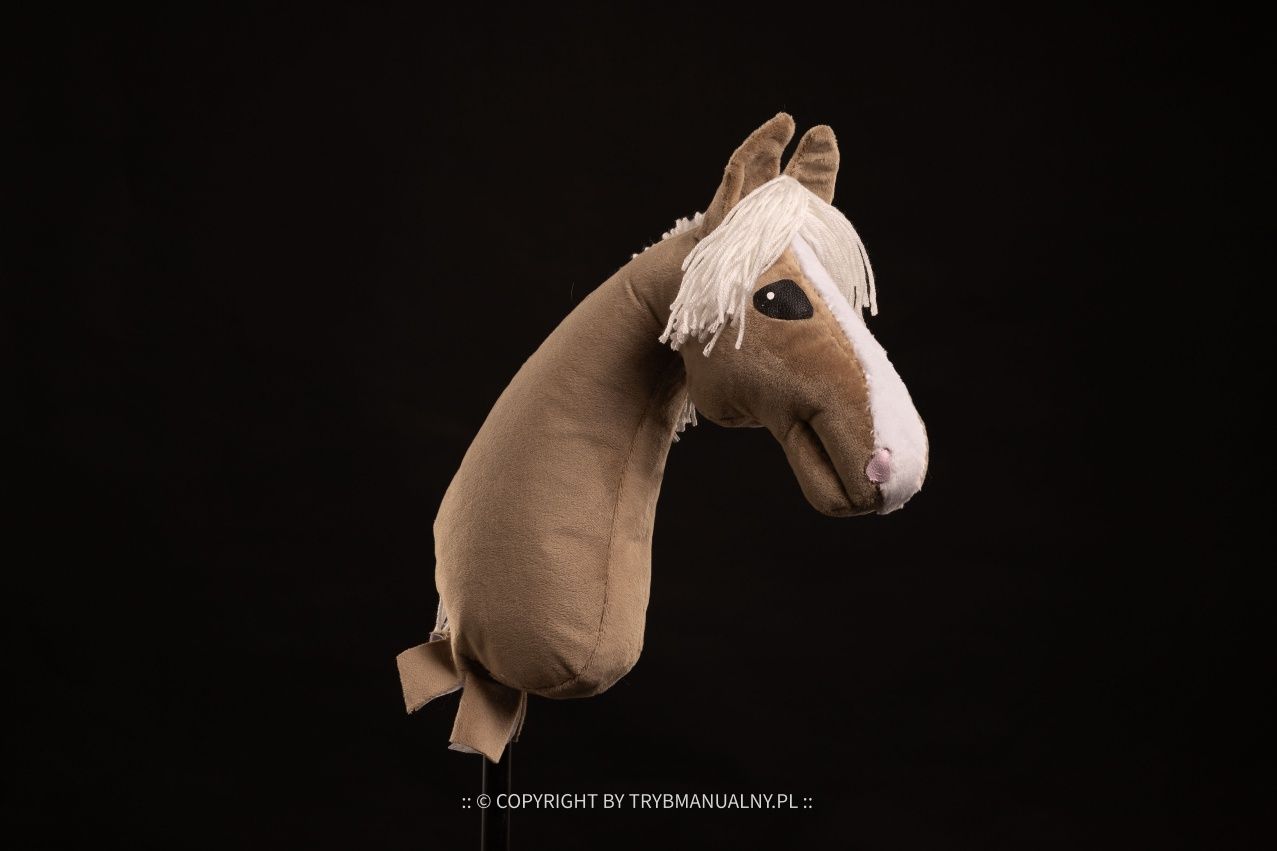 Hobby horse izabelowaty