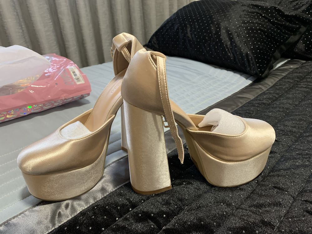Sapatos salto alto