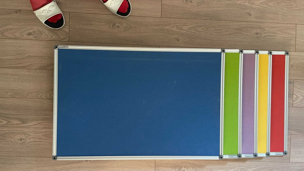 Tablice korkowe w aluminiowej ramie 90x60 5 x kolor