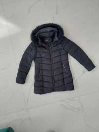 Czarny pikowany płaszcz kurtka z kapturem z futerkiem only S 36