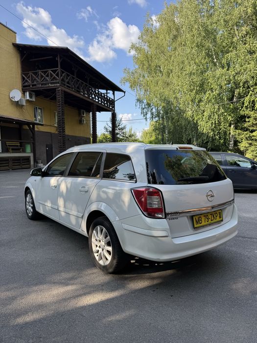 свіжоприганий(вже на укр. номерах) Opel Astra H 2011 універсал 1.7 диз