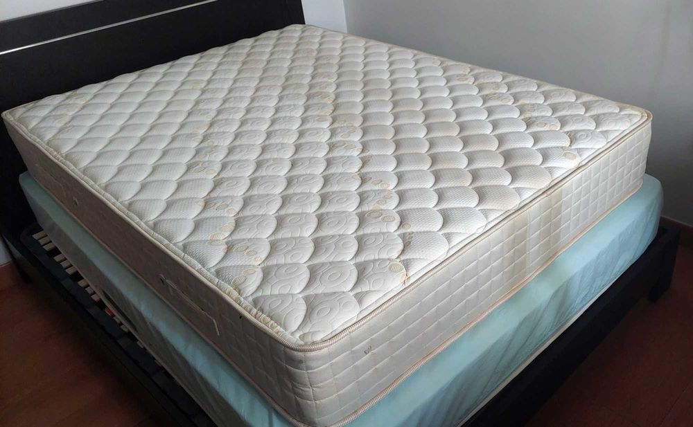 Cama e colchão Bom Repouso 183x133