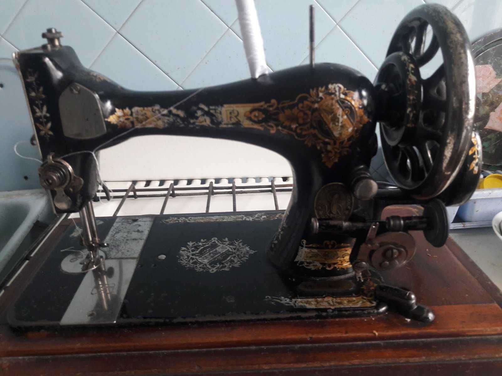 продается антикварная швейная машинка 1897года